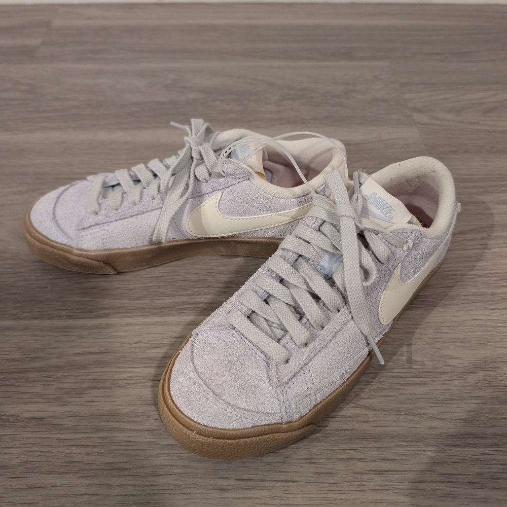 Nike Women's Light Gray and Cream Sneakers